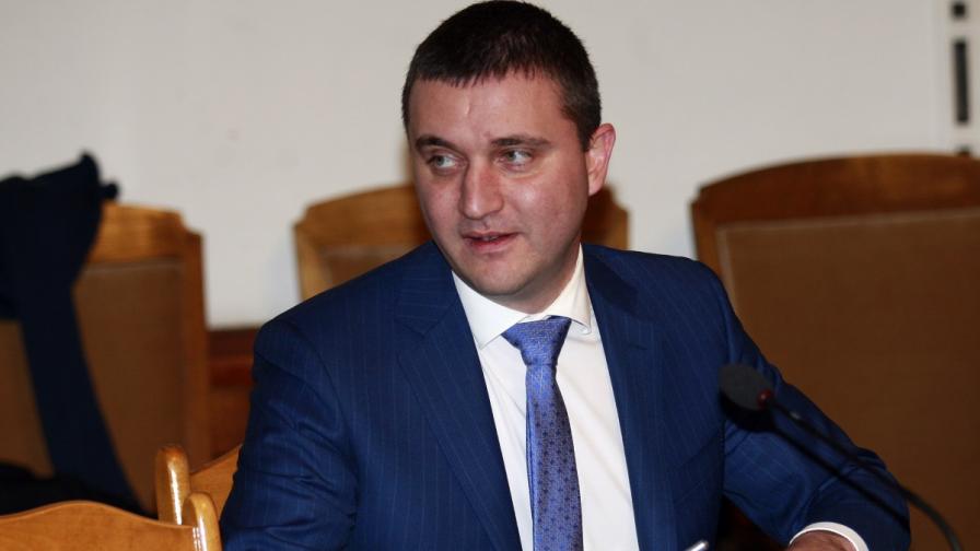 Горанов иска заплатите във властта да се изчисляват по нов начин