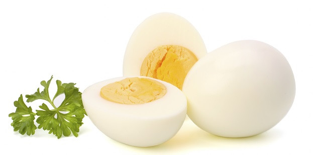 <p>Яйца: Жълтъците съдържат биотин, който спомага за растежа на косата. Биотинът е основна съставка и в шампоаните за растеж на косата. По едно яйце на закуска и едно в салата за обяд и ще се радвате на хубава коса.</p>