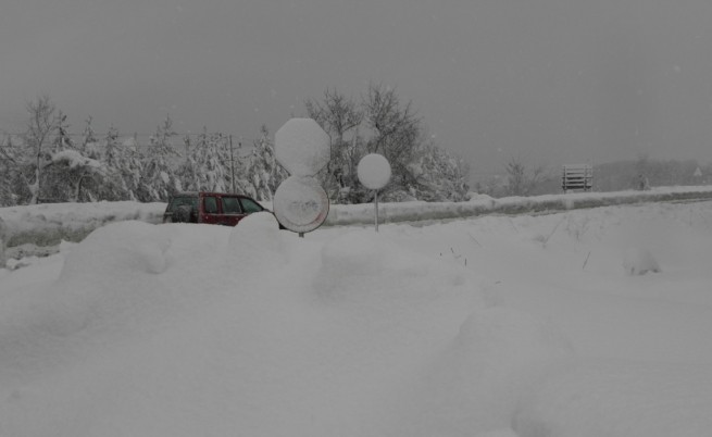 Продължава снежната блокада в Кърджали и Смолян