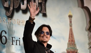 Джони Деп нарани ръката си в Австралия, налага се операция