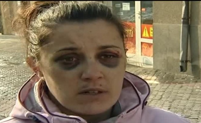 Пребиха млада жена за 15 лева в Самоков, нападателите са освободени