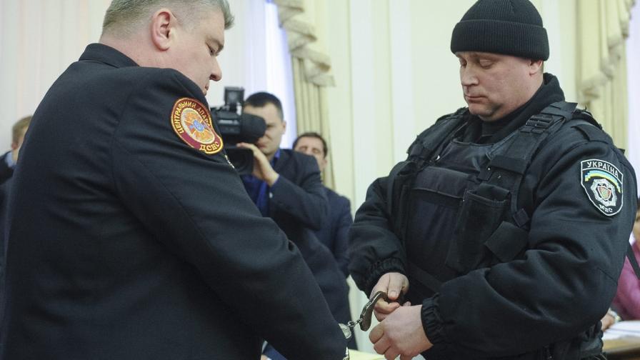 Арестуваха представители на украинските власти на живо по тв
