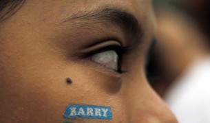 Проф. Хокинг: Зейн Малик още пее в паралелен свят