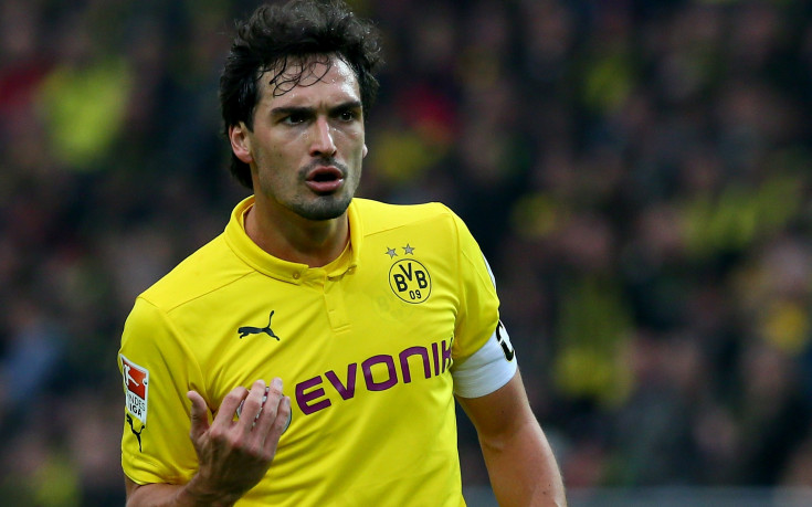 Хумелс обещал на сър Алекс да отиде в Юнайтед