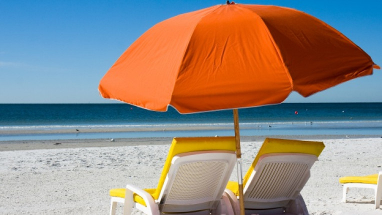 плаж море ултравиолетови лъчи защита чадър