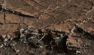 Кадър на повърхността на Марс, направен от "Кюриосити"