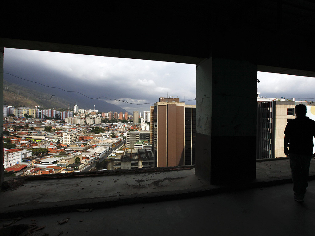 Кулата „Давид“ е най-високото гето в света. Става въпрос за недовършен 45-етажен небостъргач в центъра на венецуелската столица Каракас, без асансьори, перила и прозорци,  в който от 2007 г. насам са живели повече от 1200 бедни семейства. Според жителите й репутацията на кулата като място, където се събират банди и се развива търговия на наркотици, проституция и отвличания, е доста преувеличена.
Сградата ще бъде опразнена до края на годината. 
Кулата „Давид“ стана известна покрай американския сериал „Вътрешна сигурност“ (Homeland).