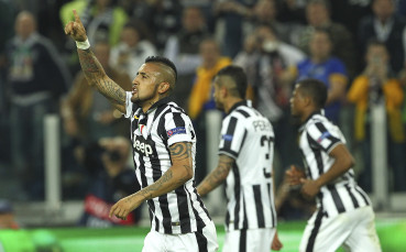 СНИМКИ: Порнозвезди обещаха стриптийз при триумф на Юве в ШЛ