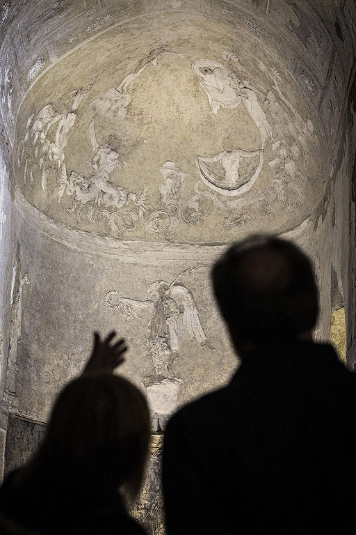 Изглед на възстановени мазилки в подземната базилика на Порта Маджоре в Рим, Италия. Две години са били нужни за почистване, консолидиране и защитни процедури.