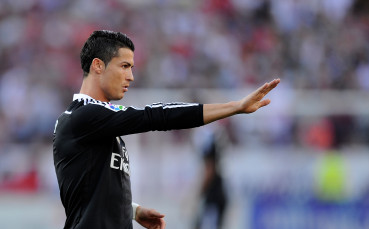 ВИДЕО: Роналдо се забавлява на яхта в Сен Тропе