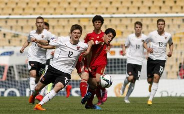 Испания и Австрия откриха Евопейското за юноши с хикс