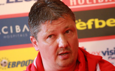 Любо Пенев и Валенсия Б се  върнаха на победния път