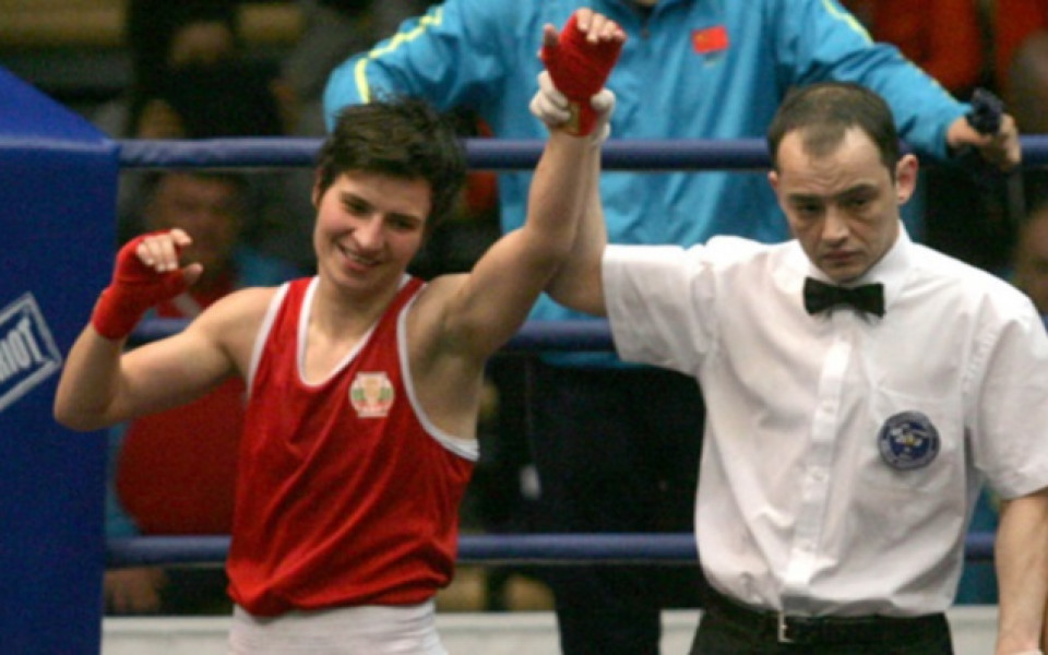 Стойка Петрова преодоля първия кръг на турнира по бокс