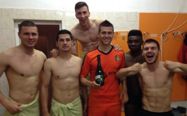 Как изглежда шампанското на Гонг в съблекалнята на Литекс