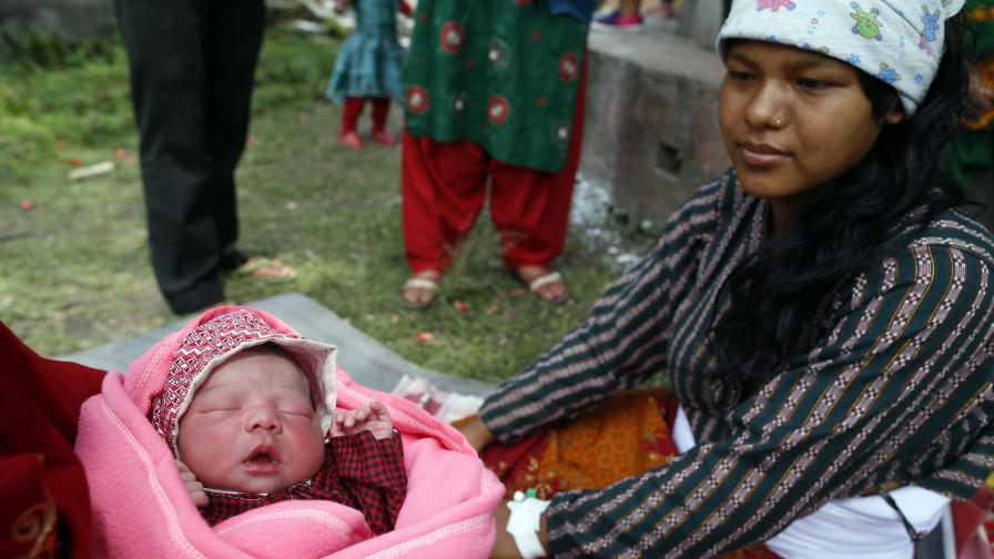 18 000 бебета и майки в риск след трусовете в Непал