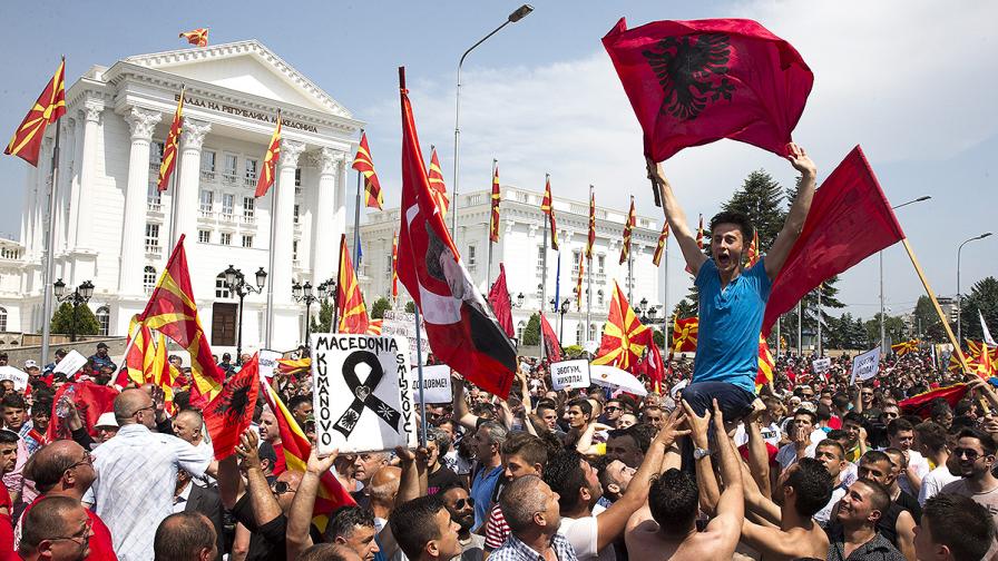 Над 20 хил. протестират срещу Груевски в Скопие