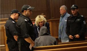 Гледат мярката на обвинения за убийството на детето в куфар