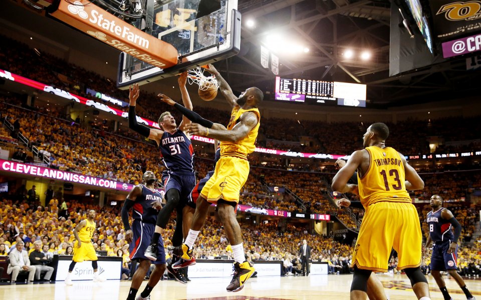 Продължение и трипъл-дабъл на Леброн доближи Кливланд до финал в НБА