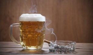 Пиенето и пушенето не пречели след 7-часов сън