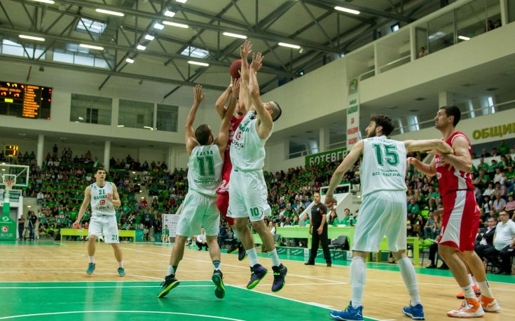 Балкан на крачка от титлата, Лукойл опрян до стената