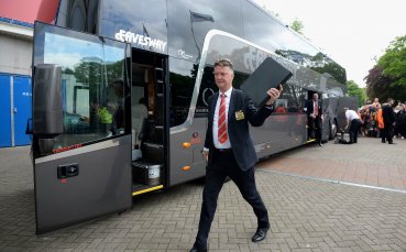 Ван Гаал обмисля тактиките на Ман Юнайтед в тоалетната