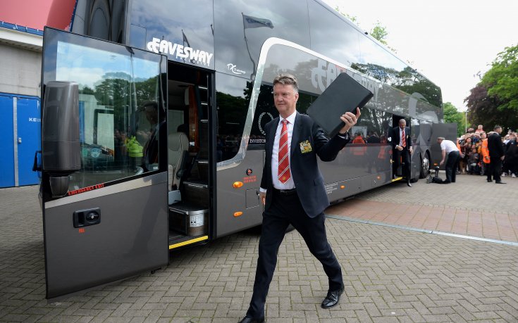 Ван Гаал обмисля тактиките на Ман Юнайтед в тоалетната