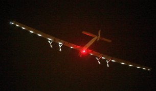 Самолет, задвижван от слънцето, почти обиколи света