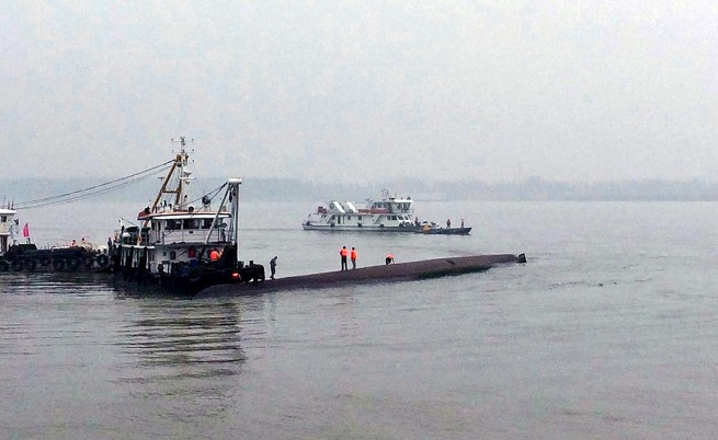 Кораб с 458 души потъна в река Яндзъ в Китай