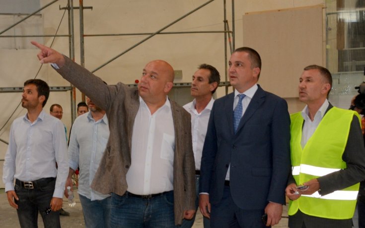 Строителите уверяват: Конгресна ще е готова за волейболистите