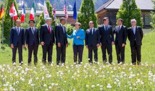 Лидерите от Г-7 с канцлера Меркел и мъжа ѝ