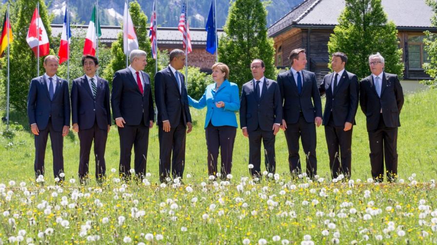 Лидерите от Г-7 с канцлера Меркел и мъжа ѝ