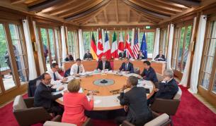 Лидерите на страните от Г-7 по време на срещата
