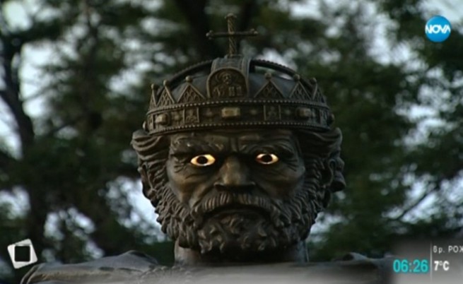 Светещите очи на цар Самуил в класация за безумни статуи