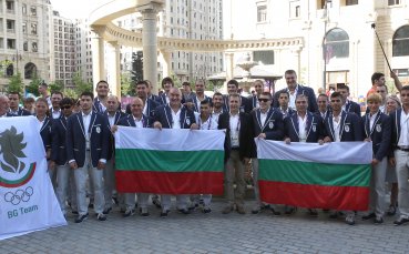 Българската делегация на откриването на селото в Баку