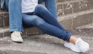 Лекари: Тесните дънки може да са опасни за здравето