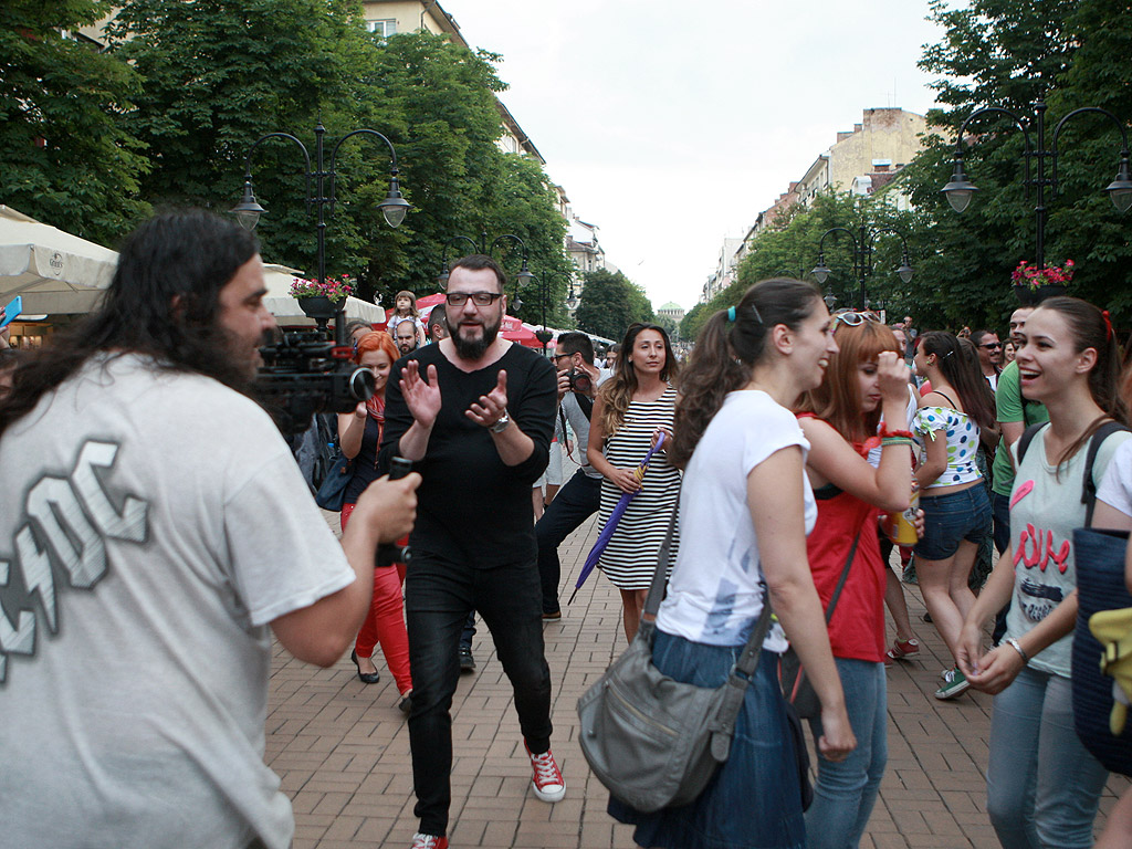 Група P.I.F. даде на феновете си главна роля във видеото към новия им сингъл „Юли”.