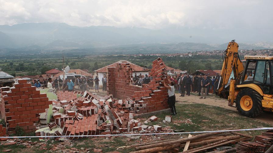 Събарят още пет ромски къщи в Гърмен