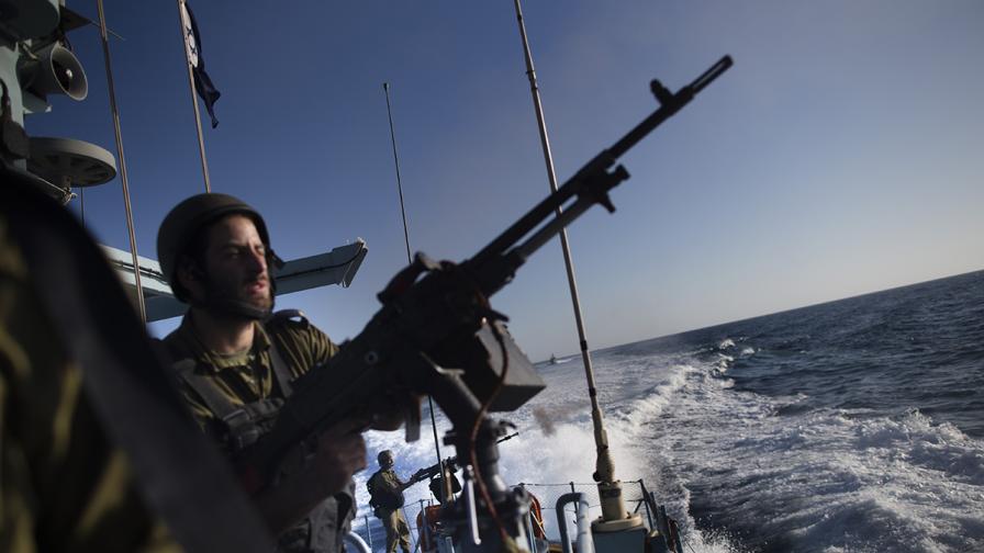 Израелските ВМС спряха кораб с активисти, плаващ към Газа
