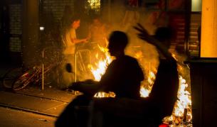 Полицията стреля предупредително в Хага