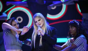 Меган Трейнър с кръвоизлив на гласните струни