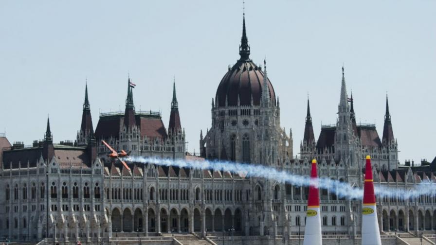 Red Bull Air Race се завръща в Будапеща (видео)