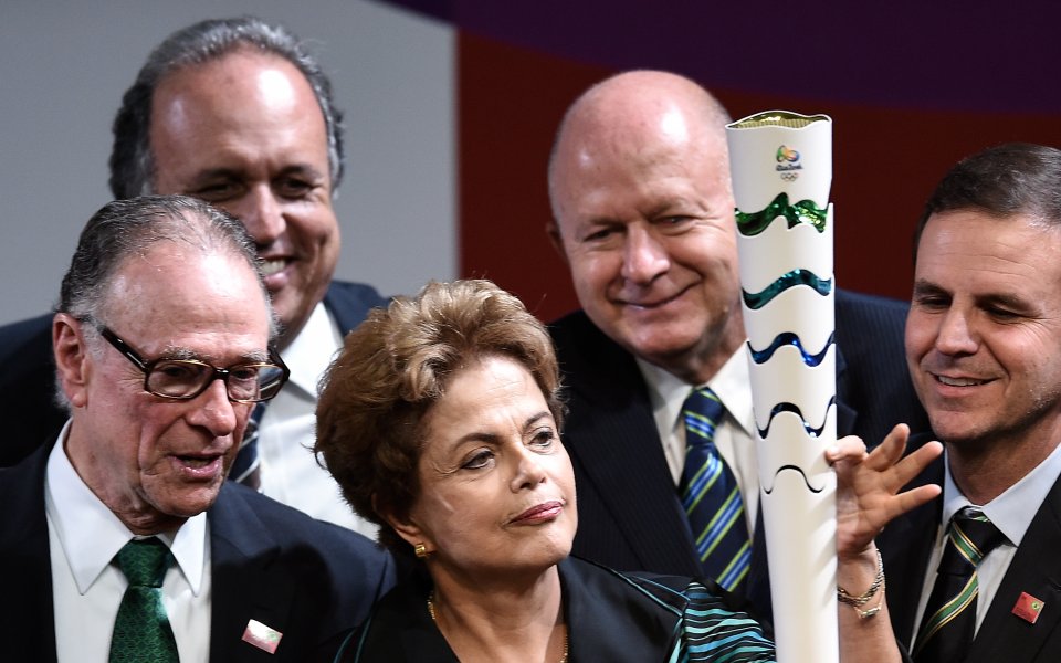 Дилма Русеф участва в церемонията по представянето на дизайна на олимпийския факел