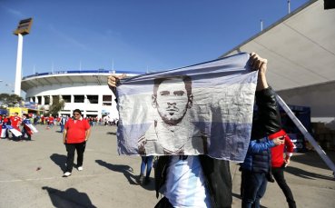 Фен на Чили ударил брата на Меси по време на финала
