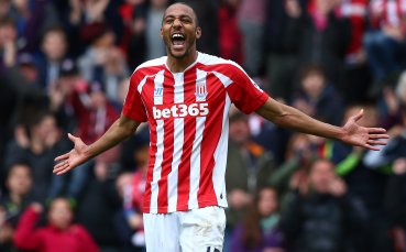 Стоук продава своя №1 на Севиля