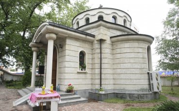 СНИМКИ: Осветиха параклиса на стадион 