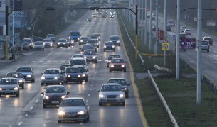 Временно спира регистрация на нови коли в София