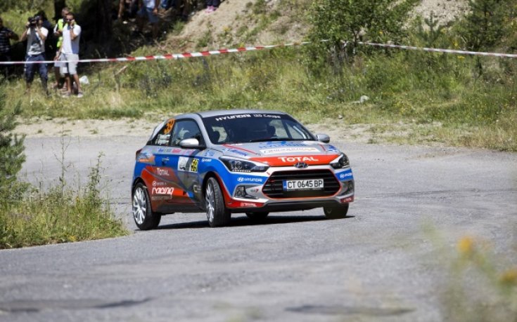 Пилотите на Hyundai Racing Trophy стартират във втория ден на рали България по система Ре-старт