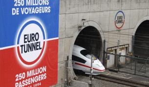 Хиляди имигранти щурмуваха тунела под Ламанша