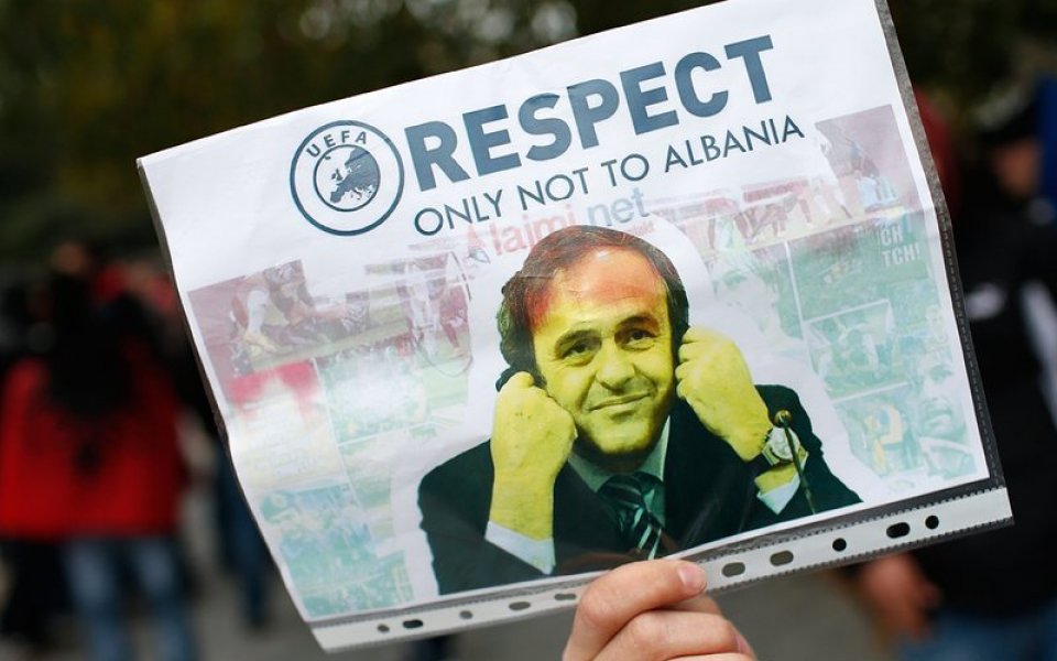 Платини обеща да приеме Косово във ФИФА