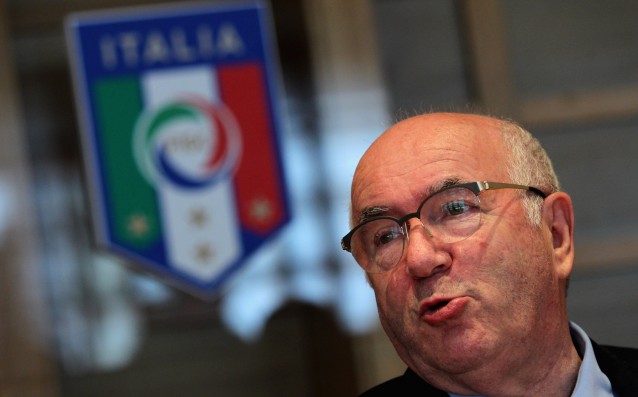 Президентът на Италианската футболна федерация Карло Тавекио опроверга информациите че